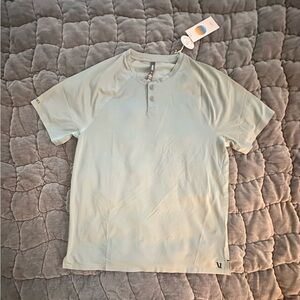 Vuori Men's M Short Sleeve Viewpoint Henley Mist Grey Blue NWT Shirt